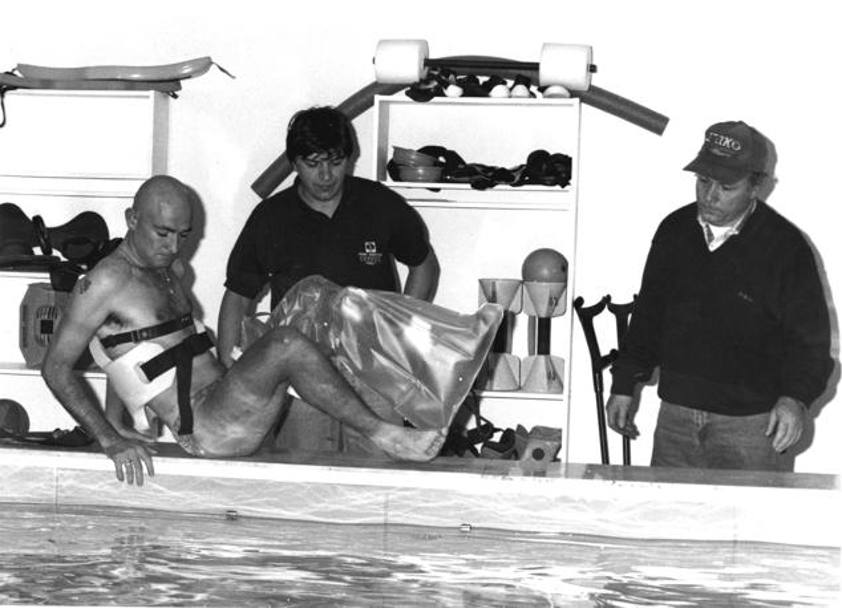 La riabilitazione in piscina dopo l&#39;incidente. Penazzo